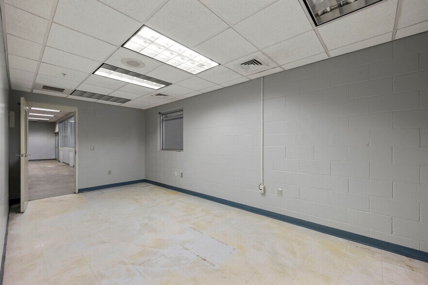 More Photos Of 801 N 2nd St, Berthoud Distribution For Sale