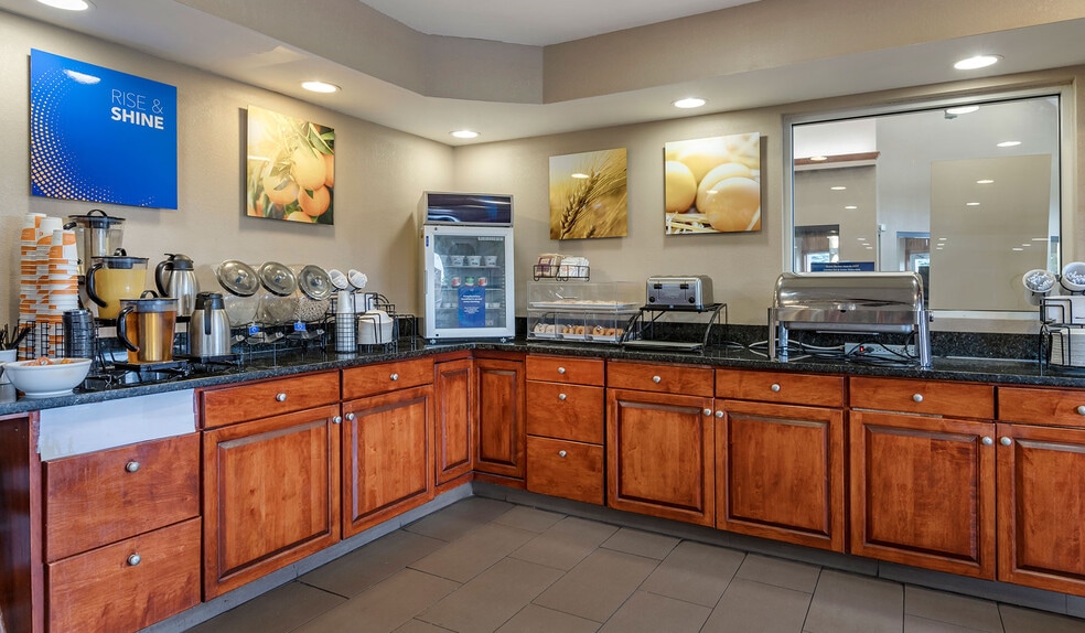 More Photos Of 9742 Woodlane Dr, Dimondale Hotel For Sale