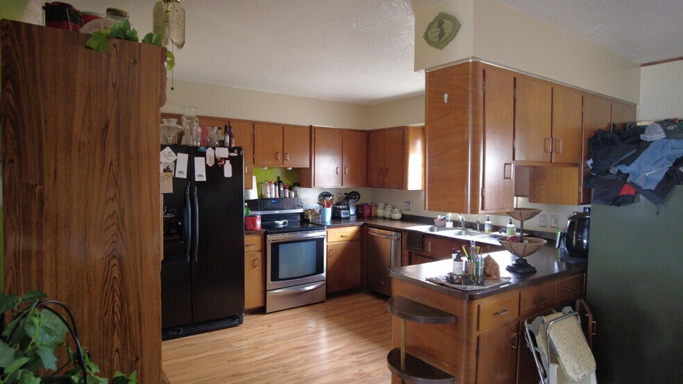 More Photos Of 704 Highway 12 W, Bowman Hotel For Sale