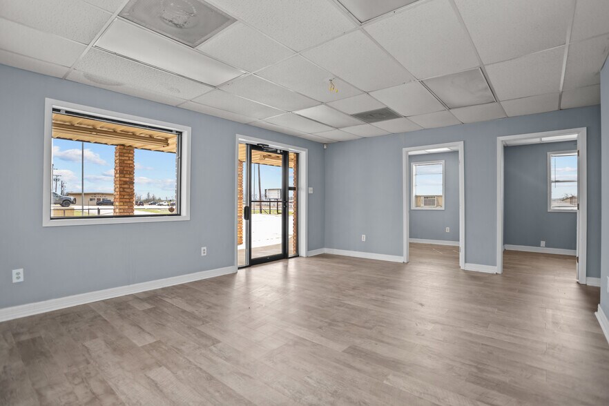 More Photos Of 1504 E Loop 304, Crockett Office For Sale