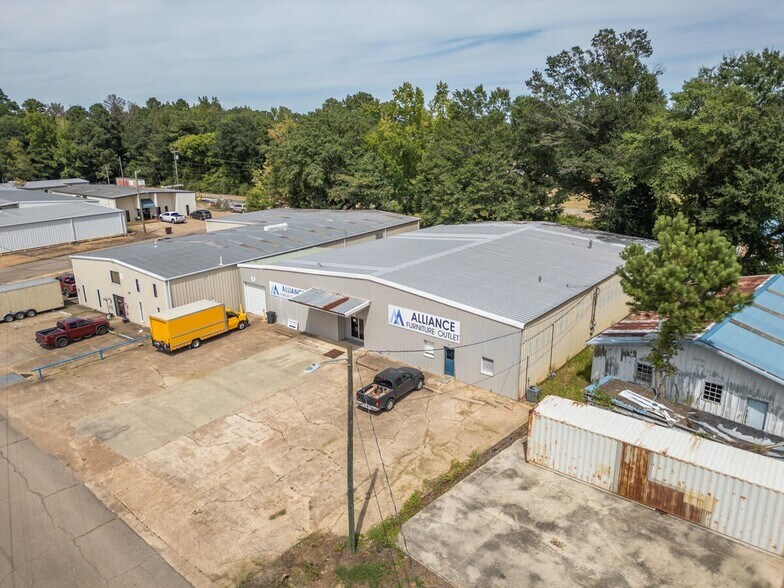 More Photos Of 208 Conway Dr, Columbus Showroom For Sale