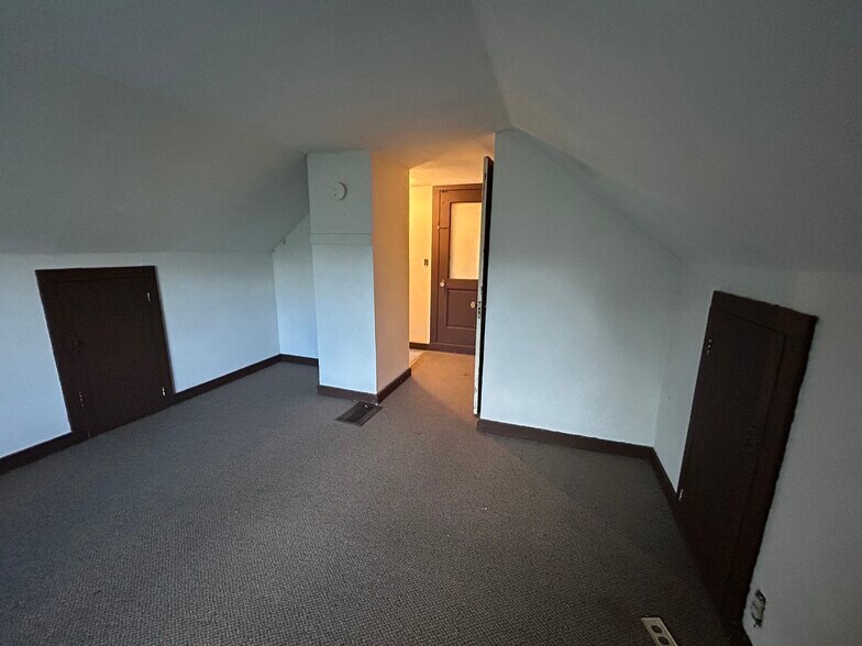 More Photos Of 802 S Military Ave, Green Bay Freestanding For Sale