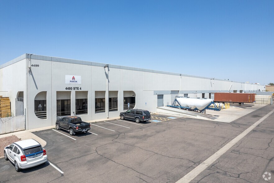 More Photos Of 4330-4480 N 43rd Ave, Phoenix Warehouse For Lease