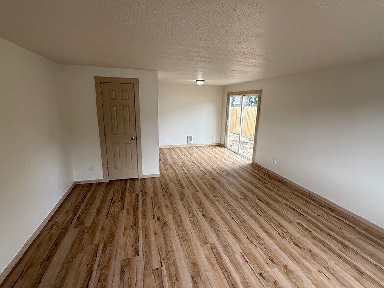 More Photos Of 4561 Chippewa Ct SE, Salem Multifamily For Sale