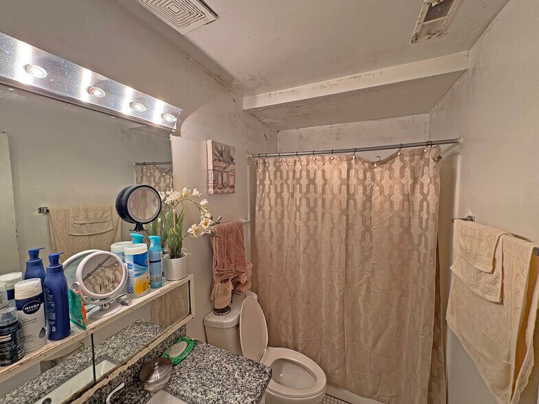 More Photos Of 1426 E Ports O Call Dr, Palatine Apartments For Sale