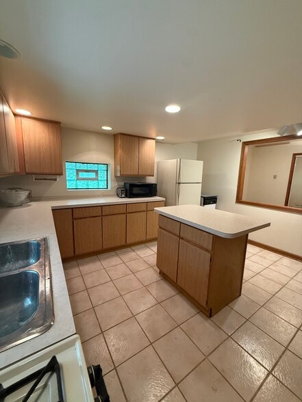 More Photos Of 11107 Thiel St, Saint John Office For Sale