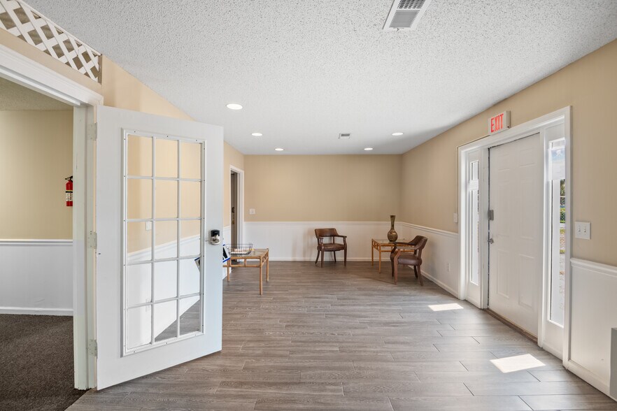 More Photos Of 123 Lawand Dr, Columbia Office Residential For Sale