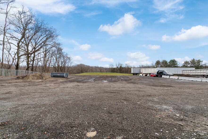 More Photos Of 204 Trump Ave NE, East Canton Flex For Lease