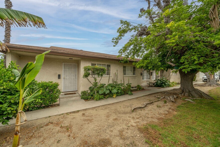 More Photos Of 2569 N Lincoln St, Burbank Multifamily For Sale