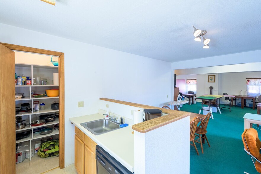 More Photos Of 21 E Pine, Pinedale General Retail For Sale