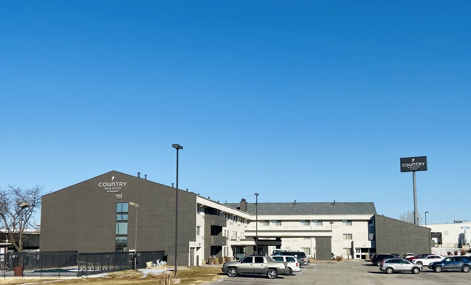 More Photos Of 1301 W Bond Cir, Lincoln Hotel For Sale