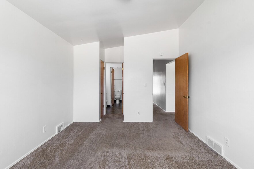 More Photos Of 552 Treeside Dr, Akron Apartments For Sale