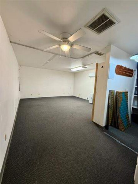 More Photos Of 101 E 3rd St, Burkburnett Office For Sale