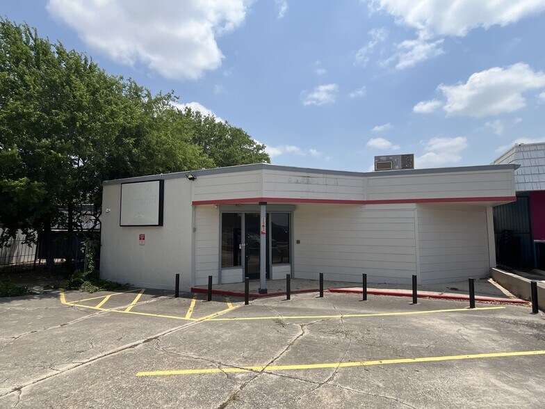 More Photos Of 2502 Harry Wurzbach Rd, San Antonio Flex For Lease
