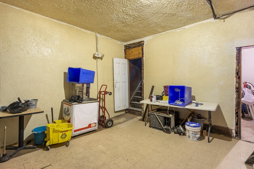 More Photos Of 2111 Germantown Ave, Philadelphia Bar For Sale