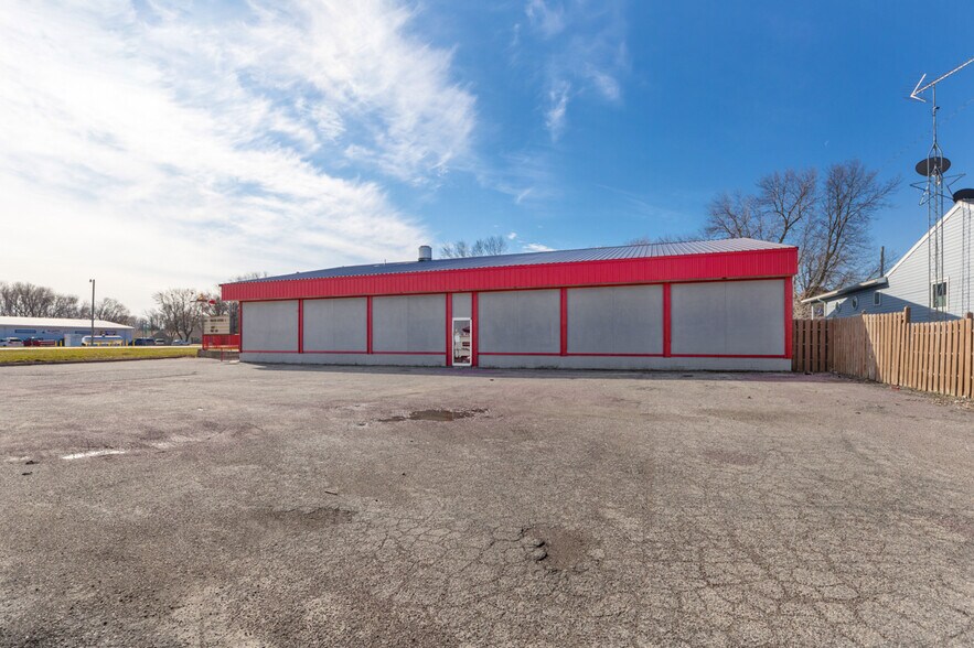 More Photos Of 209 N 5th Ave E, Truman Freestanding For Sale