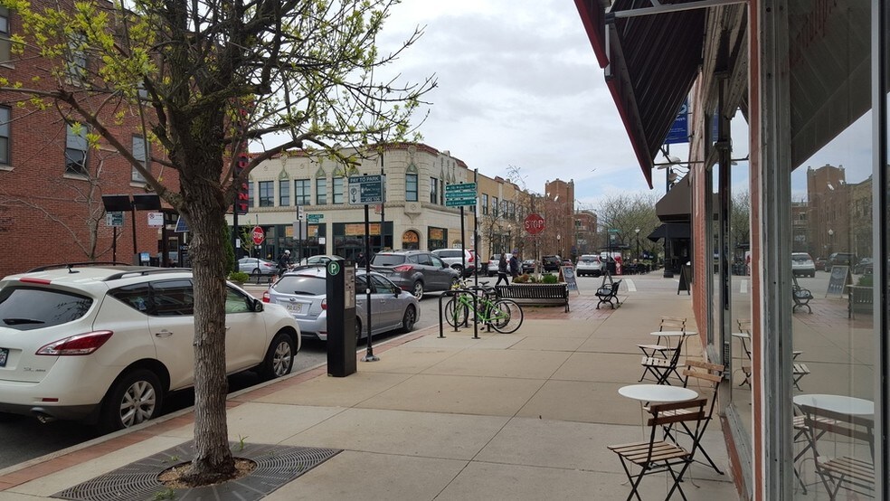 More Photos Of 5301-5303 N Clark St, Chicago Storefront Retail Office For Lease