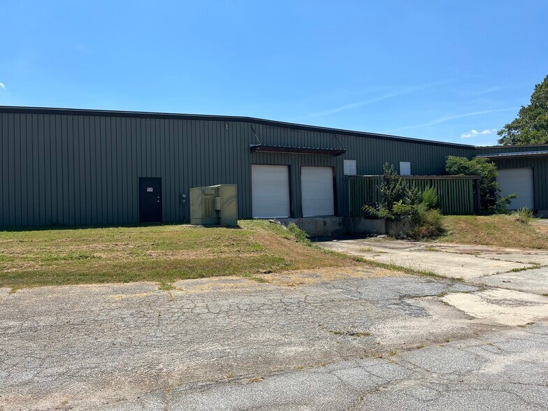 More Photos Of 9479 S Main St, Jonesboro Manufacturing For Lease