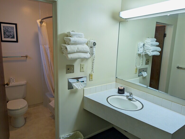 More Photos Of 145 N Main St, Manti Hotel For Sale