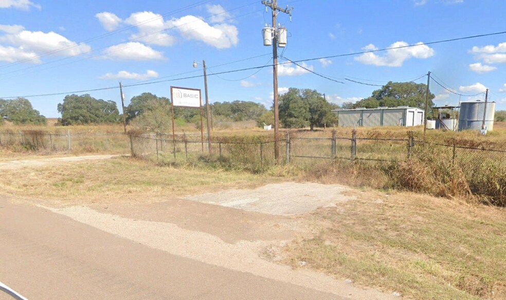Primary Photo Of 2589 US-77, Hallettsville Warehouse For Sale