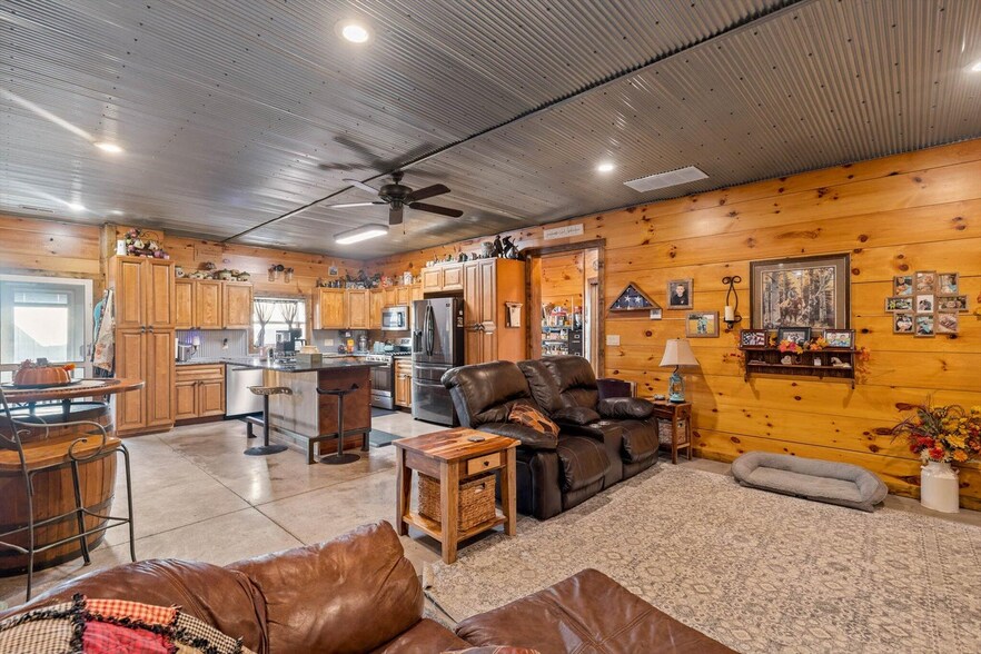 More Photos Of 558 Lucky Rd, Seymour Service For Sale