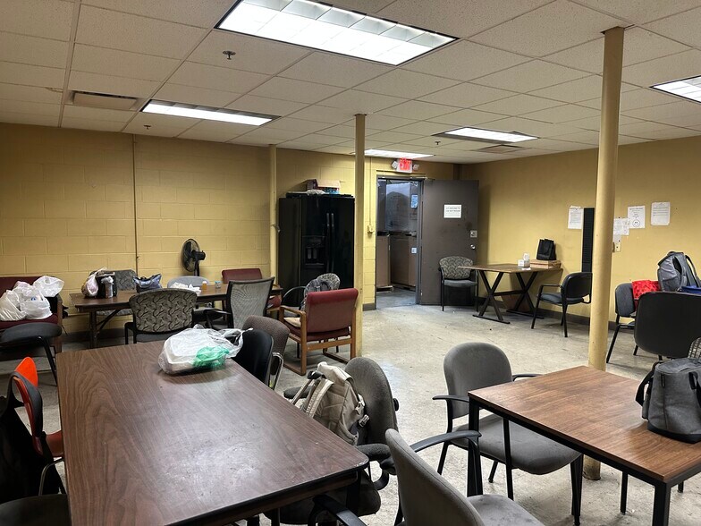 More Photos Of 510 W 172nd St, South Holland Manufacturing For Sale