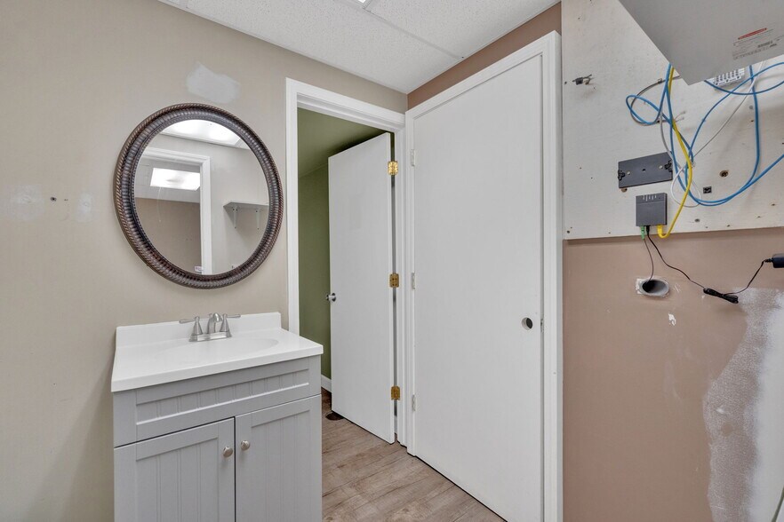 More Photos Of 401 E Myrtle, Johnson City Freestanding For Sale