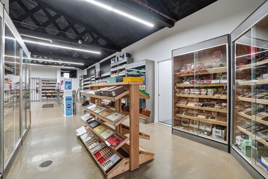 More Photos Of 116-118 S Water St, Wilmington Storefront Retail Office For Sale