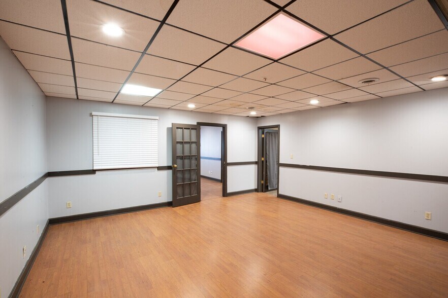More Photos Of 801 Forest Ave, Kansas City Unknown For Lease