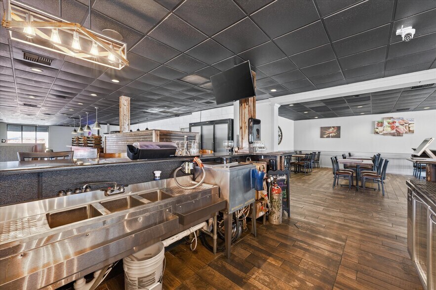 More Photos Of 4000 Fort Campbell Blvd, Hopkinsville Restaurant For Sale