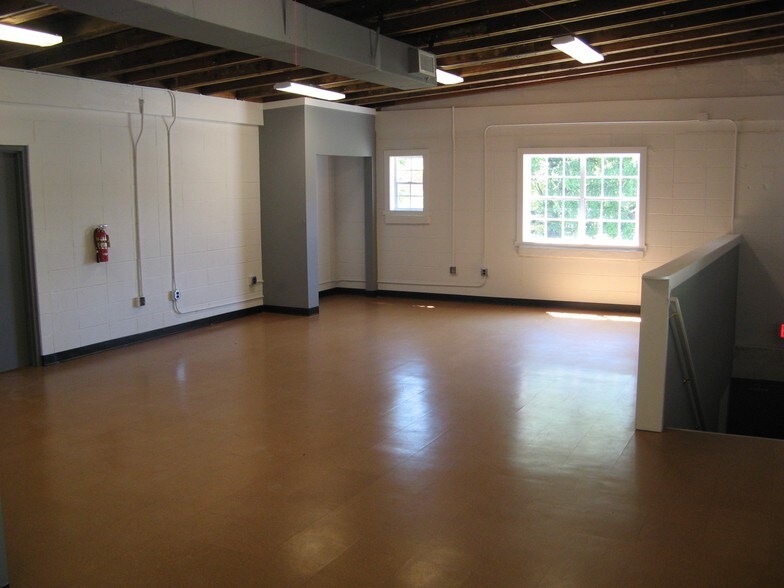 More Photos Of 805 Church St, Mobile Light Distribution For Lease