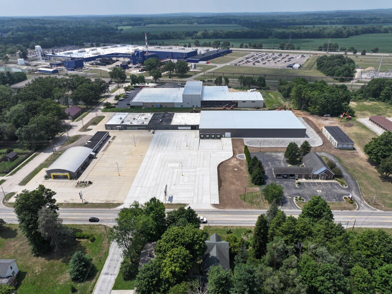 Primary Photo Of 1100 N Main St, Three Rivers Manufacturing For Lease