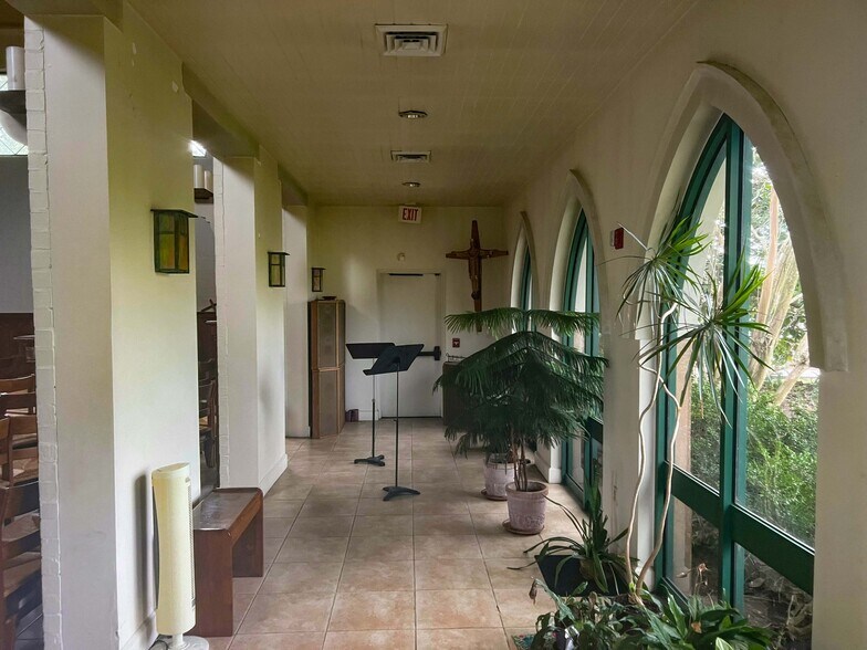 More Photos Of 2220 Lakeshore Dr, New Orleans Religious Facility For Sale