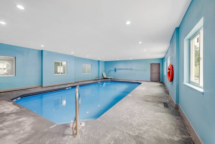 More Photos Of 412 US-70, Ruidoso Hotel For Sale