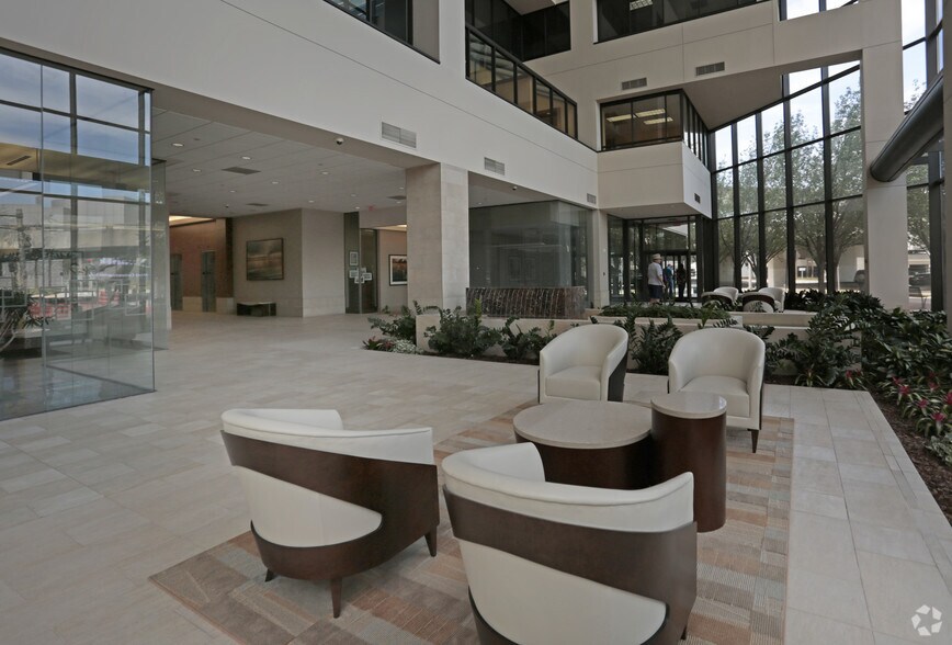 More Photos Of 1200 Riverplace Blvd, Jacksonville Office For Lease