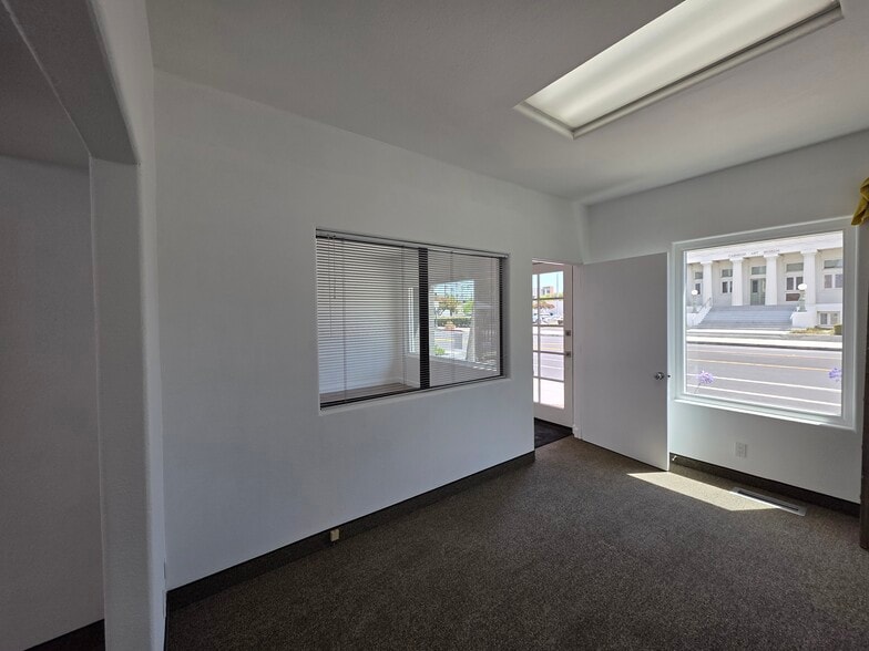 More Photos Of 431 S C St, Oxnard Medical For Sale