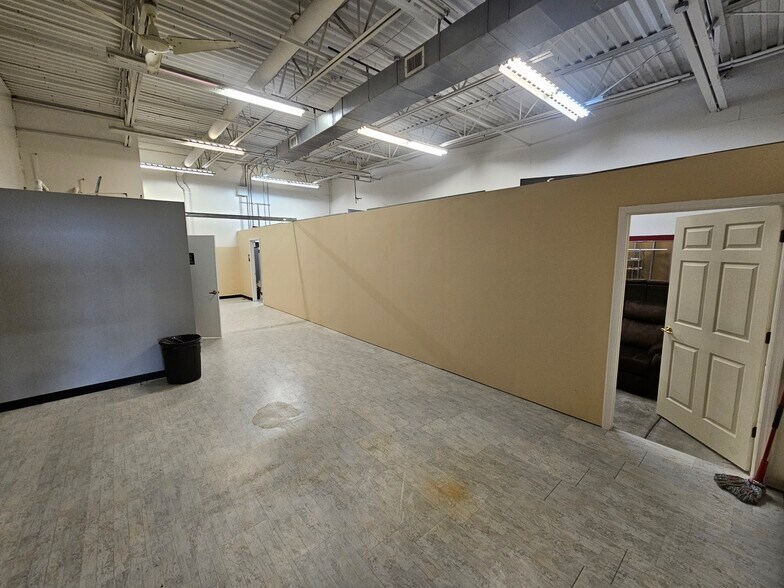 More Photos Of 1811-1833 Mckees Rocks Rd, McKees Rocks Storefront For Lease