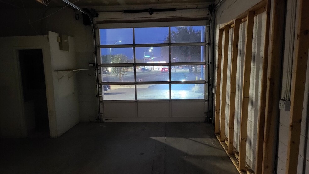 More Photos Of 303 Kansas Ave, Henderson Service For Lease