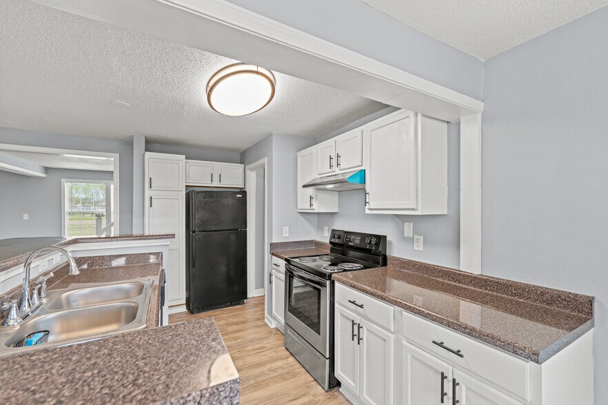 More Photos Of 6060 US Highway 51 N, Millington Flex For Sale