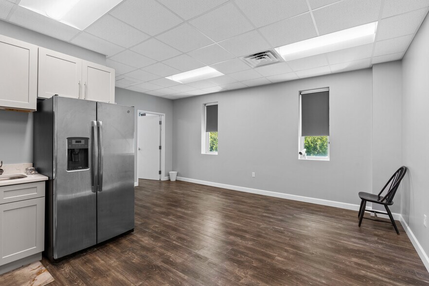 More Photos Of 209 Main St, Destin Storefront Retail Office For Sale