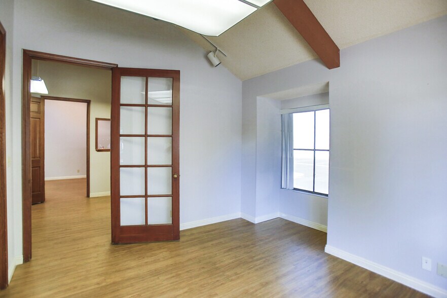 More Photos Of 1810 E 17th St, Santa Ana Medical For Lease