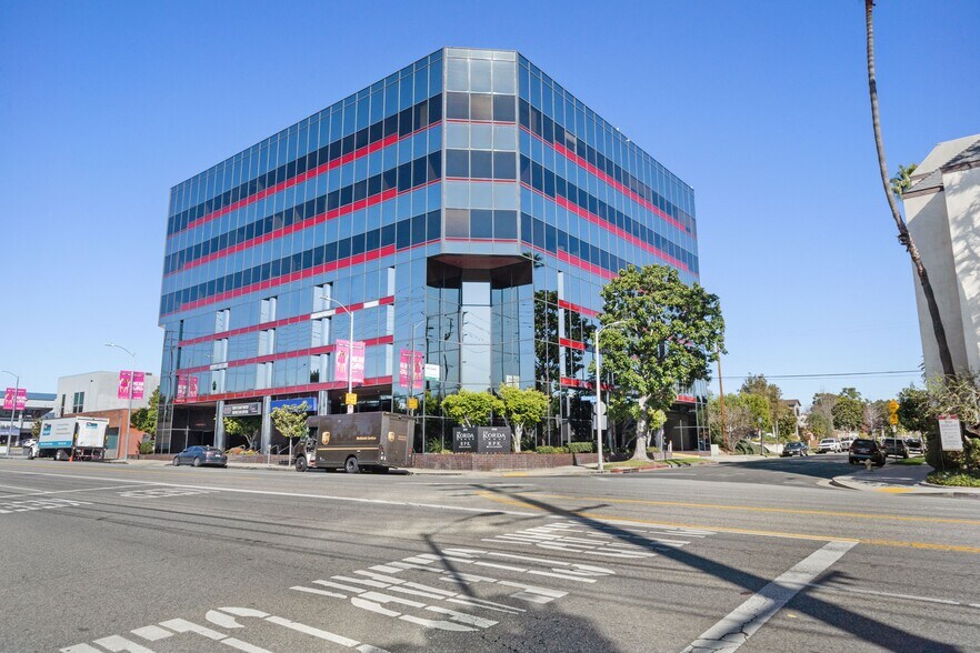 More Photos Of 2566 Overland Ave, Los Angeles Medical For Lease