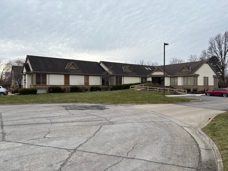 Primary Photo Of 457-463 Waterbury Ct, Columbus Office For Lease