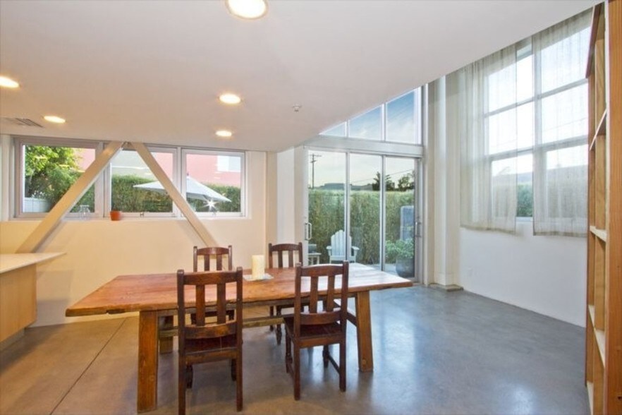 More Photos Of 2100 Abbot Kinney Blvd, Venice Office For Lease