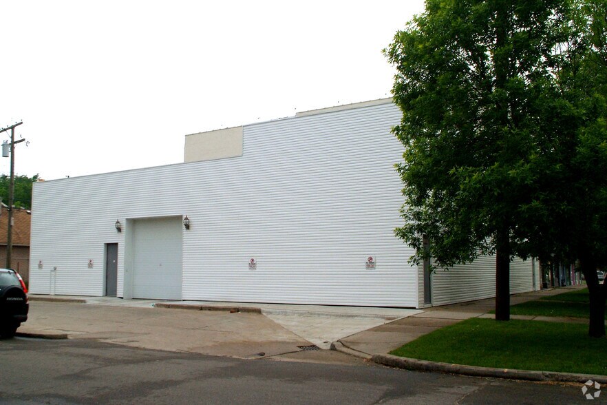 More Photos Of 16203-16209 Mack Ave, Detroit Auto Repair For Sale