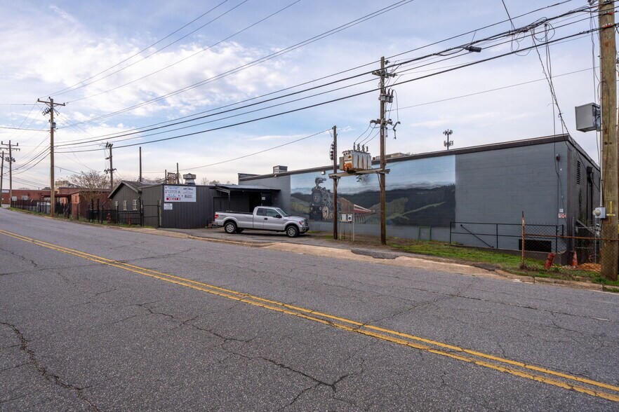 More Photos Of 719 Old Lenoir Rd, Hickory Warehouse For Sale