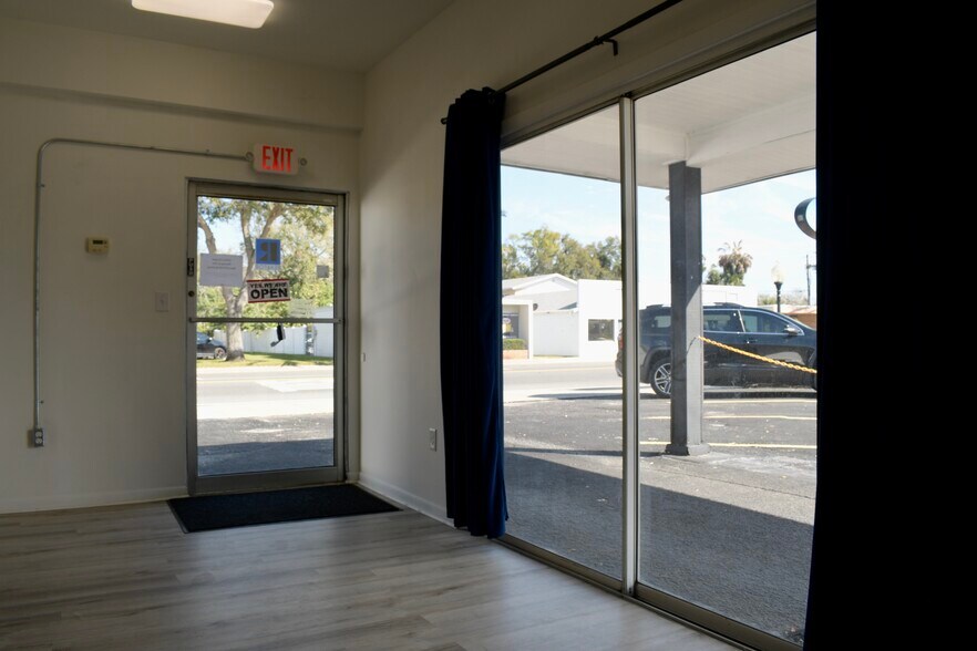 More Photos Of 212 Main St, Auburndale Flex For Sale