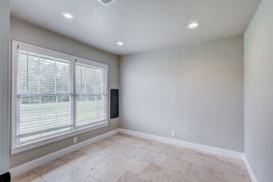 More Photos Of 4877 Sam Rayburn Hwy, Anna Office For Lease