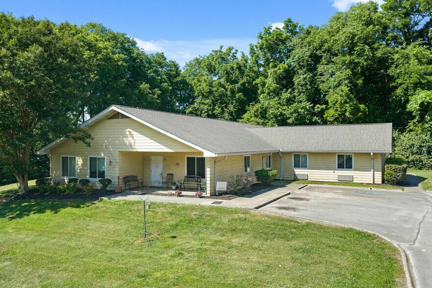 More Photos Of 825 Donna St, Morristown Apartments For Sale