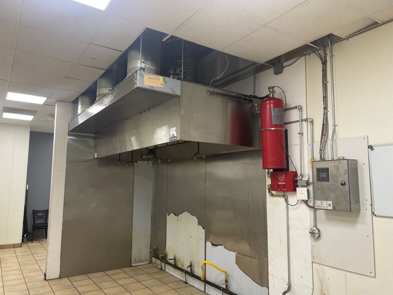 More Photos Of 539 Smith St, Providence Unknown For Lease